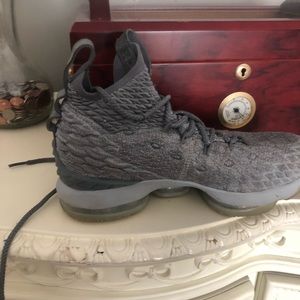 Youth gym shoe LeBron Nike